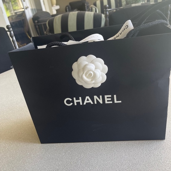 CHANEL Handbags - CHANEL MEDIUM BAG